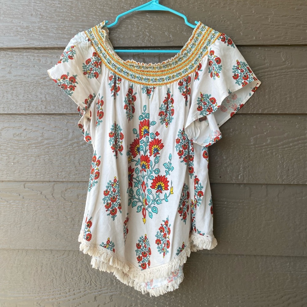 Coco + Jameson Top floral print, fringe,